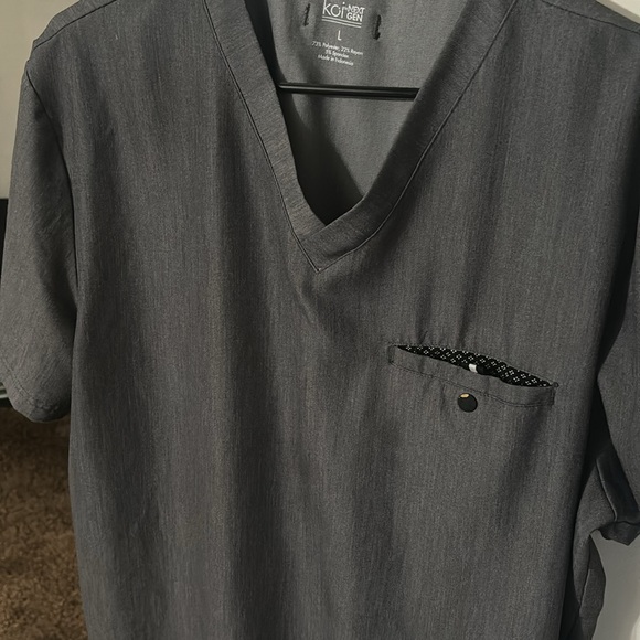 Koi Men’s Scrub Set (Grey) - Picture 3 of 6